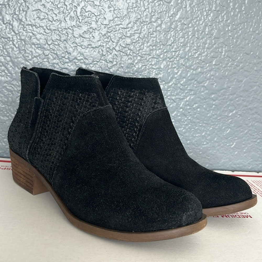 Kenzie “Grayce” Black woven Leather ankle booties size 7
